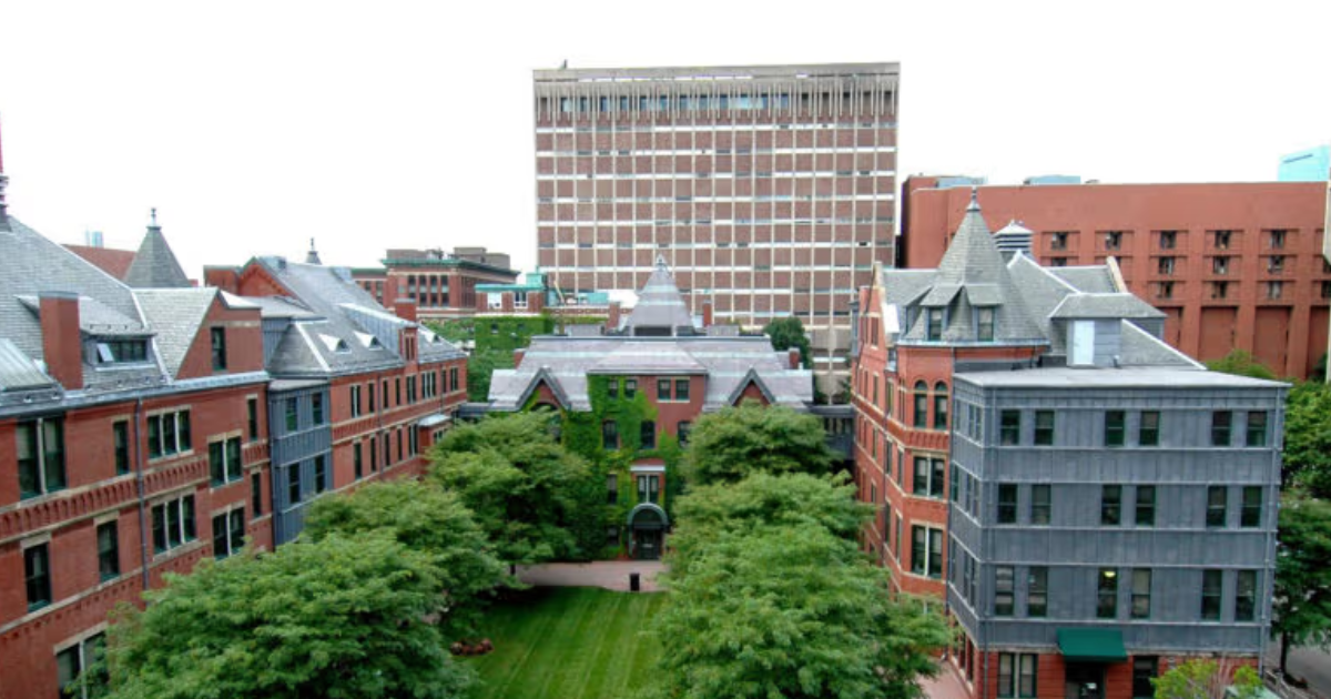 Boston University - 10 Daftar Universitas Luar Negeri yang Memiliki Program Online