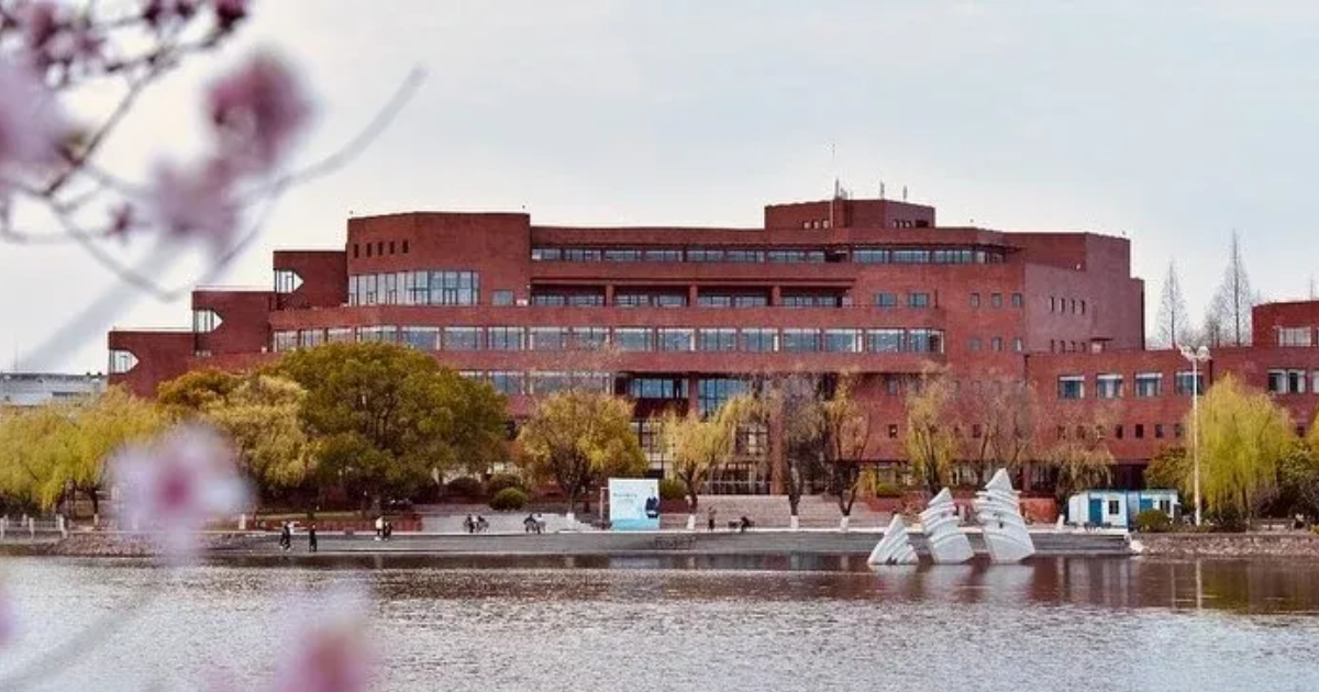 Universitas Terbaik China - 10 Universitas Terbaik di China & Beasiswa yang Ditawarkannya